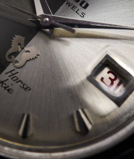 Très rare montre RADO Golden Horse Rookie avec son cadran soleillé à deux faces et ses index très travaillés, dans un bel état vintage et restauré par l'atelier AMZ Horlogerie à Chambéry.